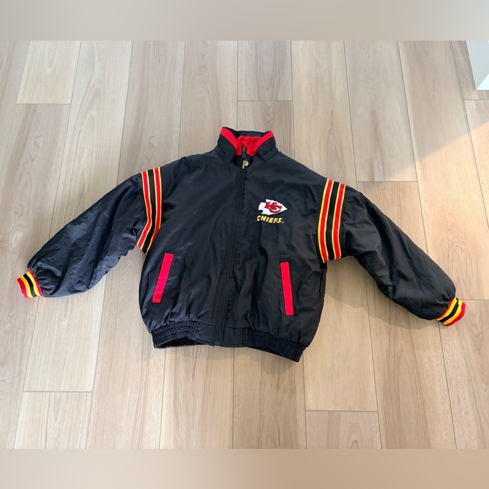 VINTAGE PRO PLAYER REVERSIBLE NFL KANSAS CITY CHIEFS JACKET- SIZE XL